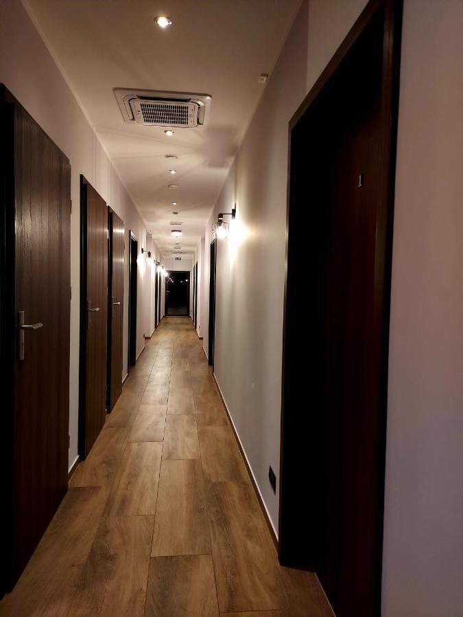 Pensjonat I Restauracja Hubertowka 米利奇 外观 照片